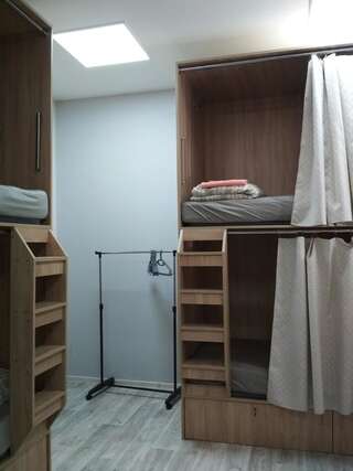Хостелы Minsk City Hostel (Минск Сити Хостел) Минск Кровать в общем 8-местном номере для мужчин и женщин-5